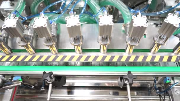 プラスチック充填用産業用ロボット製造ライン — ストック動画