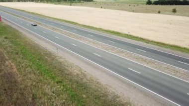 Video görüntüleri: Temmuz 2021 'de Rusya' da otoyol. 4K