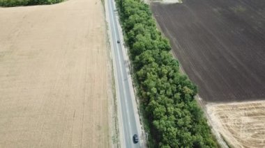 Video görüntüleri: Temmuz 2021 'de Rusya' da otoyol. 4K