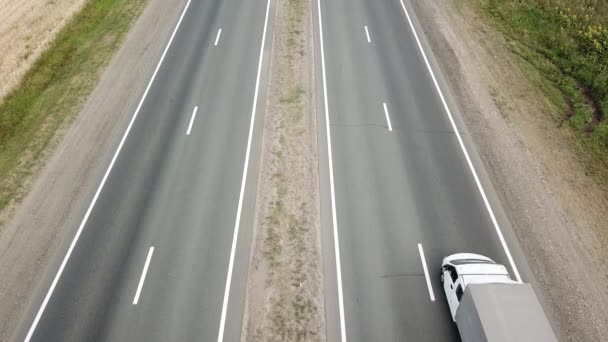 Videobeelden: Snelweg in Rusland in juli 2021. 4K — Stockvideo