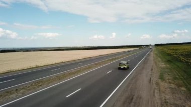 Video görüntüleri: Temmuz 2021 'de Rusya' da otoyol. 4K
