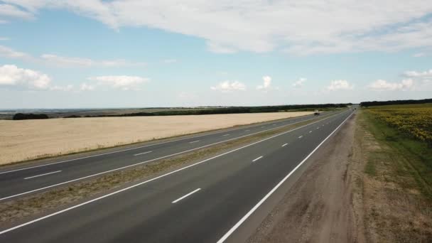 Videoaufnahmen: Autobahn in Russland im Juli 2021. 4K — Stockvideo