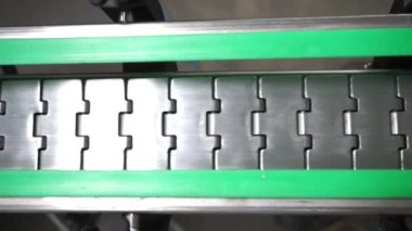 Taşıyıcı metal plaka. Taşıyıcının bir parçası