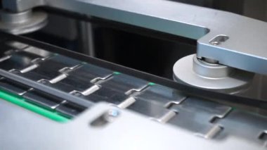 Taşıyıcı metal plaka. Taşıyıcının bir parçası