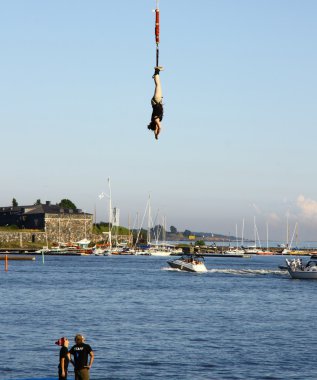 Vinç dan bungee jumping