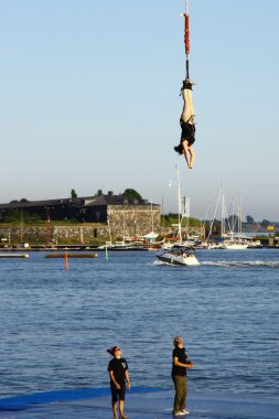 Vinç dan bungee jumping