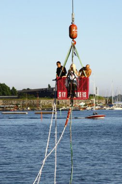 Vinç dan bungee jumping