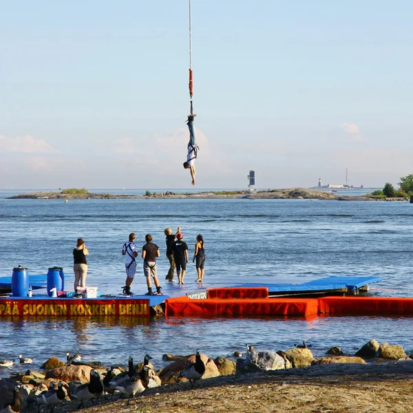Skoki na bungee z dźwigiem — Zdjęcie stockowe