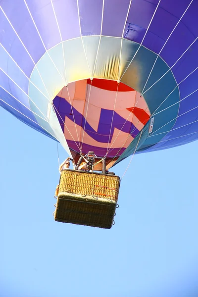 ホット気球の伝統的な打ち上げ — ストック写真