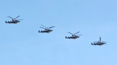 Rus ordusunun askeri geçit töreni sırasında askeri jetler