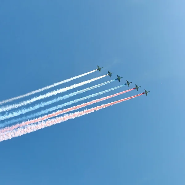Военные самолеты Российской армии во время военного парада — стоковое фото