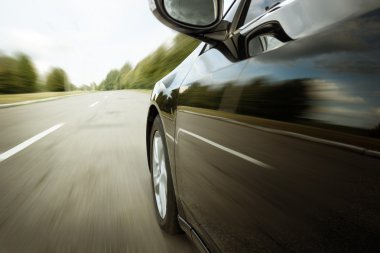 bulanık yol ve araba
