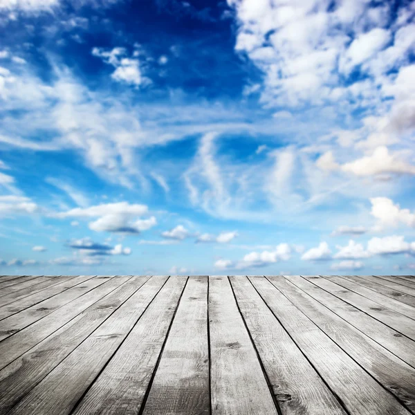 Blauer Himmel mit Wolken — Stockfoto