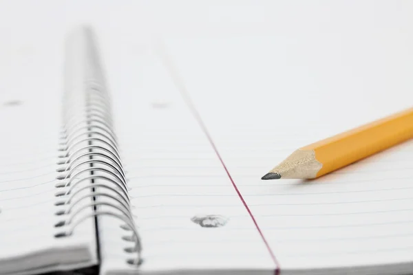 Cuaderno forrado y lápiz — Foto de Stock