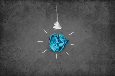 ampul içinde kırık kağıt ile