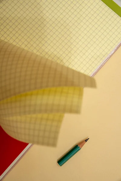 Open Checkered Notepad Pencil Vertical — Stock Photo, Image