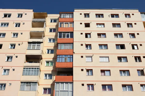 Edificio de apartamentos —  Fotos de Stock