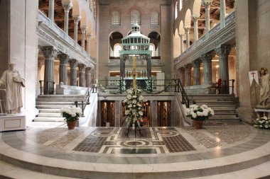 Basilica of saint lawrence duvarların dışında
