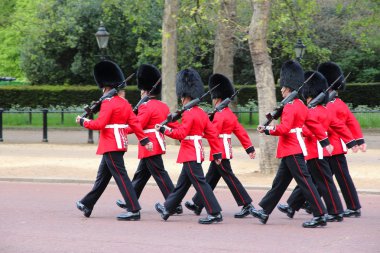 Londra - nöbet değiştirme