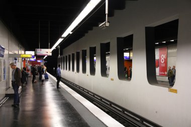 Paris Metro İstasyonu
