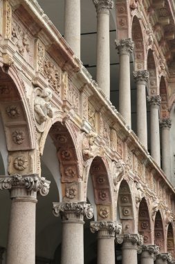 Milano Üniversitesi