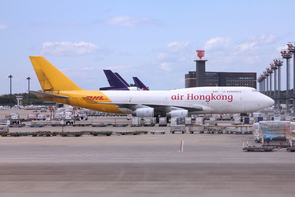 DHL Boeing 747