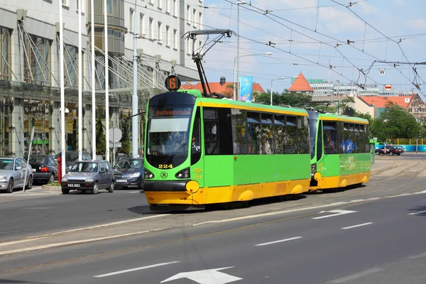 Eléctrico verde em Poznan — Fotografia de Stock