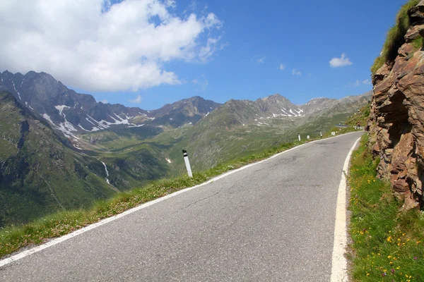 Italy - Alpine road — Stock Photo, Image