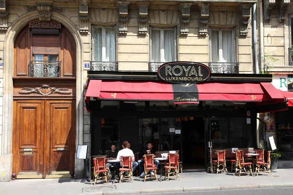 Парижский ресторан — стоковое фото