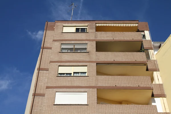 Prédio de apartamentos genéricos — Fotografia de Stock