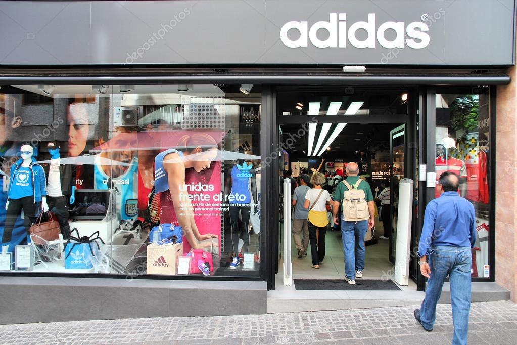 Adidas Foto editorial de stock 30151003 tupungato