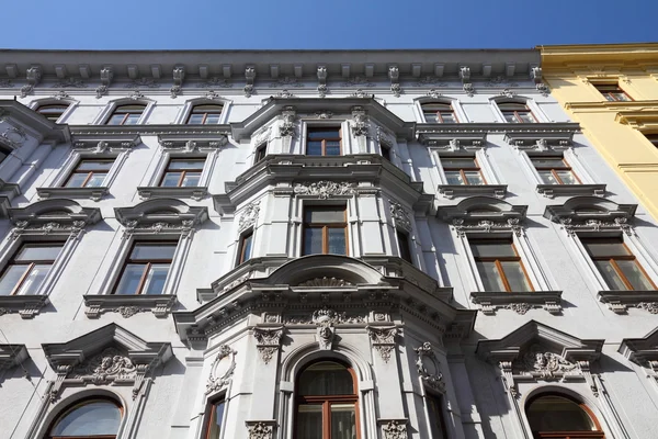 Eski Apartman Binası