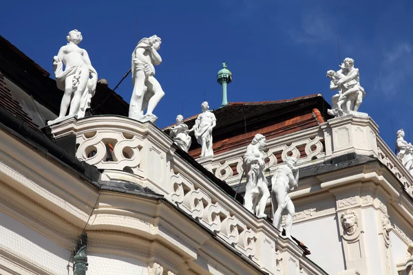 Αγάλματα παλάτι Belvedere — Stockfoto
