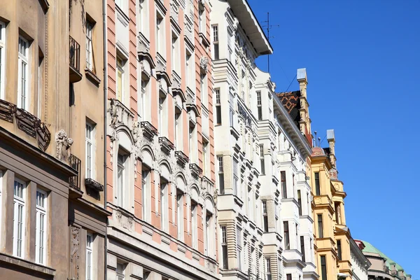 Oud appartementencomplex — Stockfoto