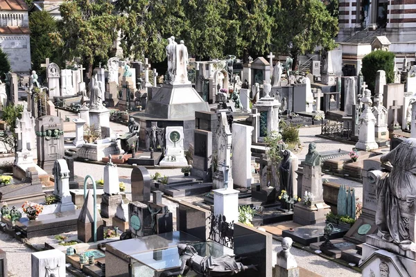 Cementerio en Milán, Italia —  Fotos de Stock