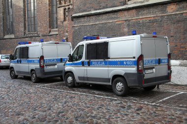 Polis