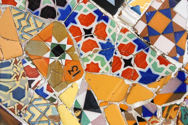 Mosaico colorido no famoso Parc Guell — Fotografia de Stock