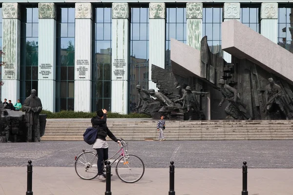 Cyclist rides by Insurgents' Monument — Stock Photo, Image