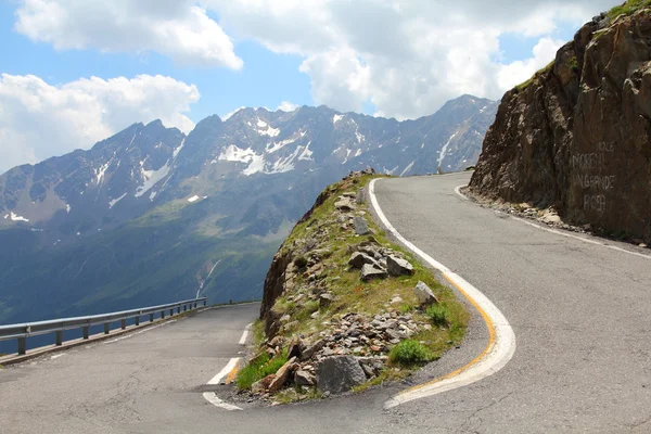 Italy - Alpine road — Stock Photo, Image