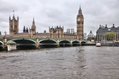 Londra'da yağmur