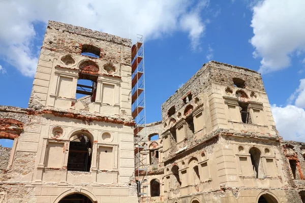 Castello rovinato in Polonia — Foto Stock