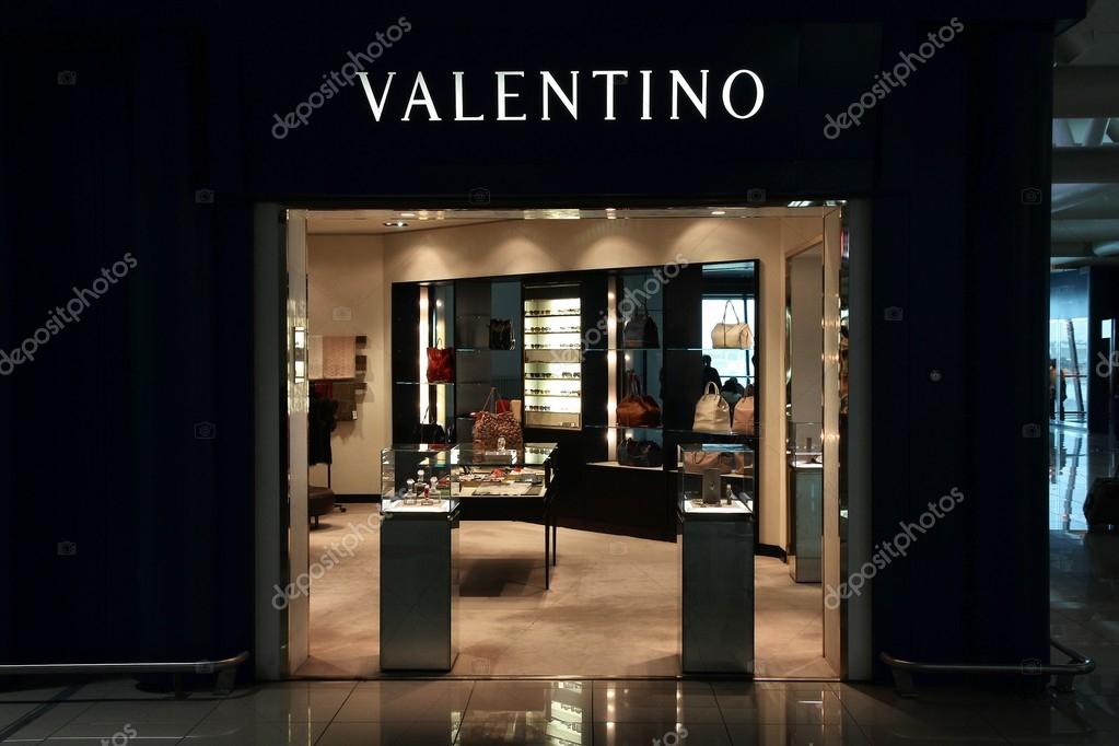 Valentino fashion store – Stock Editorial Photo © tupungato #30264813