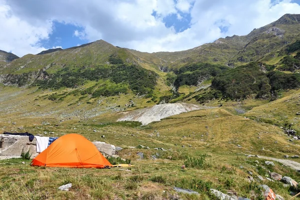 Acampar em Romania — Fotografia de Stock