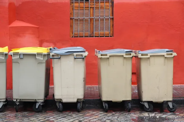 垃圾容器 — 图库照片