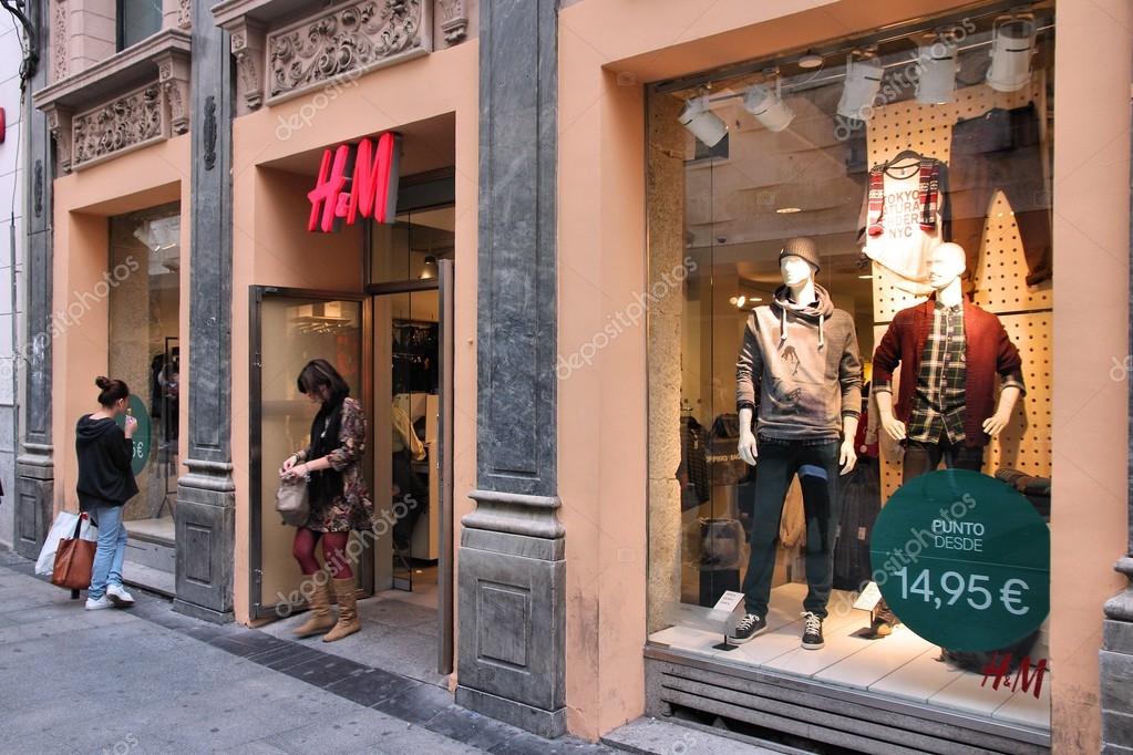 H&M store Madrid – Stock Editorial Photo © tupungato #30271673