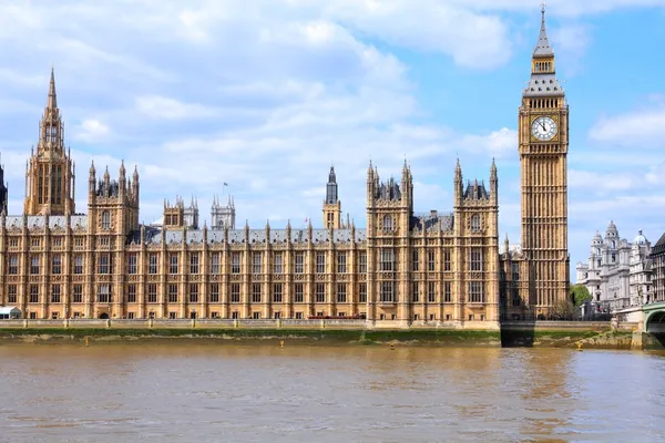 Palácio de Westminster com torre de relógio Big Ben — Fotografia de Stock