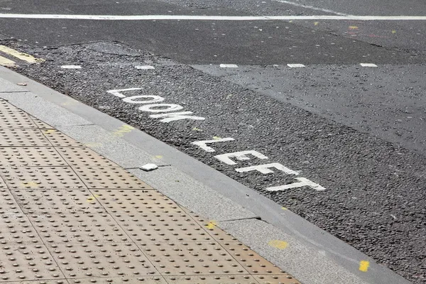 Look left in England — Stock Photo, Image