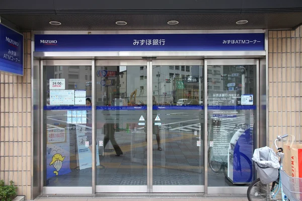 Mizuho bankfiliale in tokyo, japan. — Stockfoto