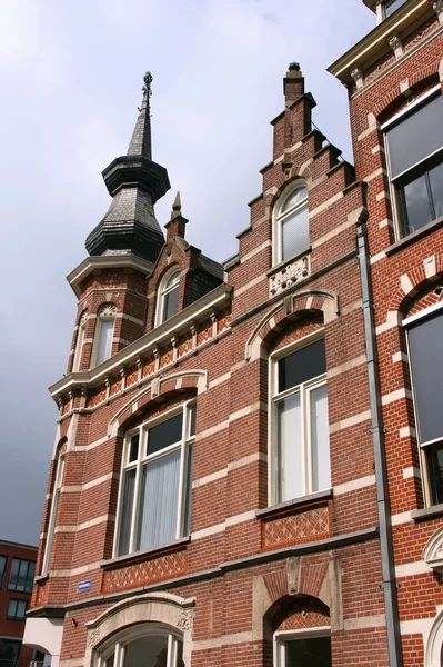 Den Bosch, Países Bajos - arquitectura del casco antiguo en Hertogenbosch —  Fotos de Stock