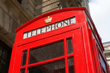Londra telefon kulübesi